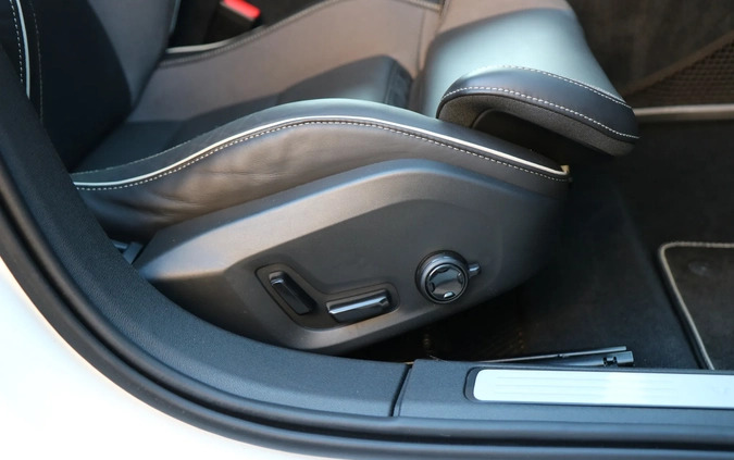 Volvo V60 cena 116500 przebieg: 182400, rok produkcji 2019 z Zelów małe 781